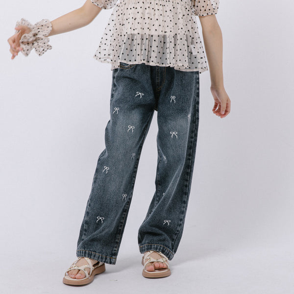 ミニリボン刺繍ストレートデニムパンツ