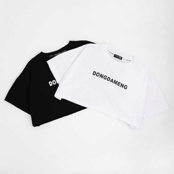 フロントロゴプリントドロップショルダークロップドTシャツ