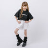 フロントロゴプリントドロップショルダークロップドTシャツ