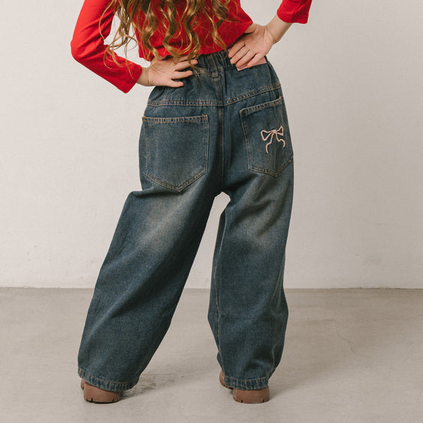 ポケットリボン刺繍ストレートデニム