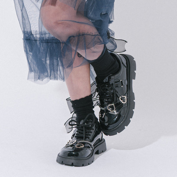 ボリュームソールハートベルトレースアップエナメルシューズ