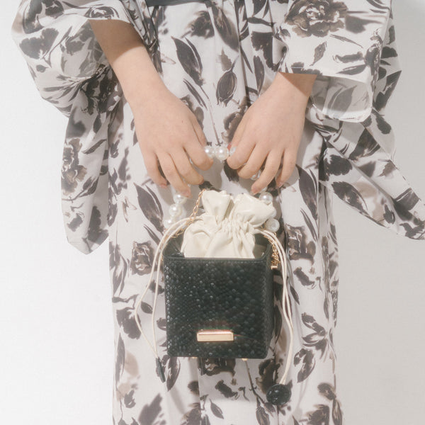 【2way】巾着型スクエアパールバッグ