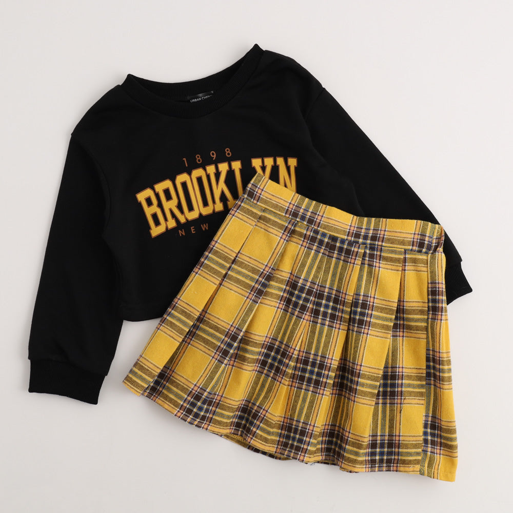 ロゴクロップドトレーナー＋チェックプリーツスカート