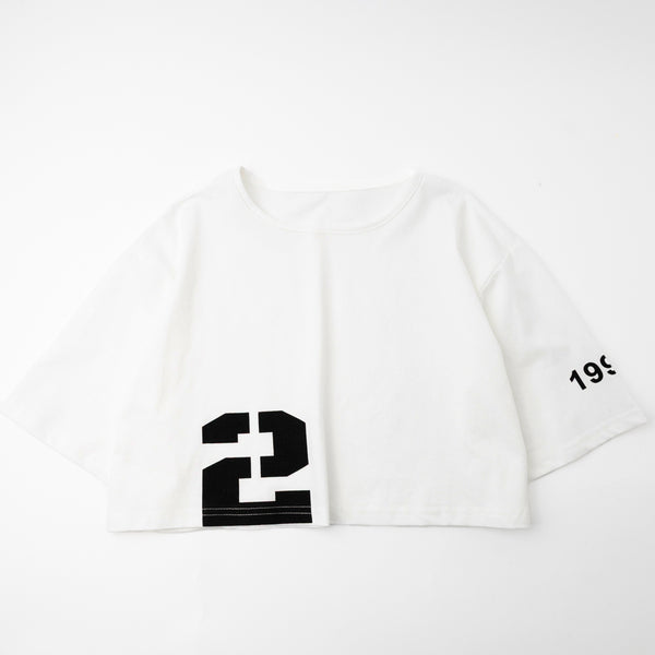 クロップドナンバーロゴデザインTシャツ