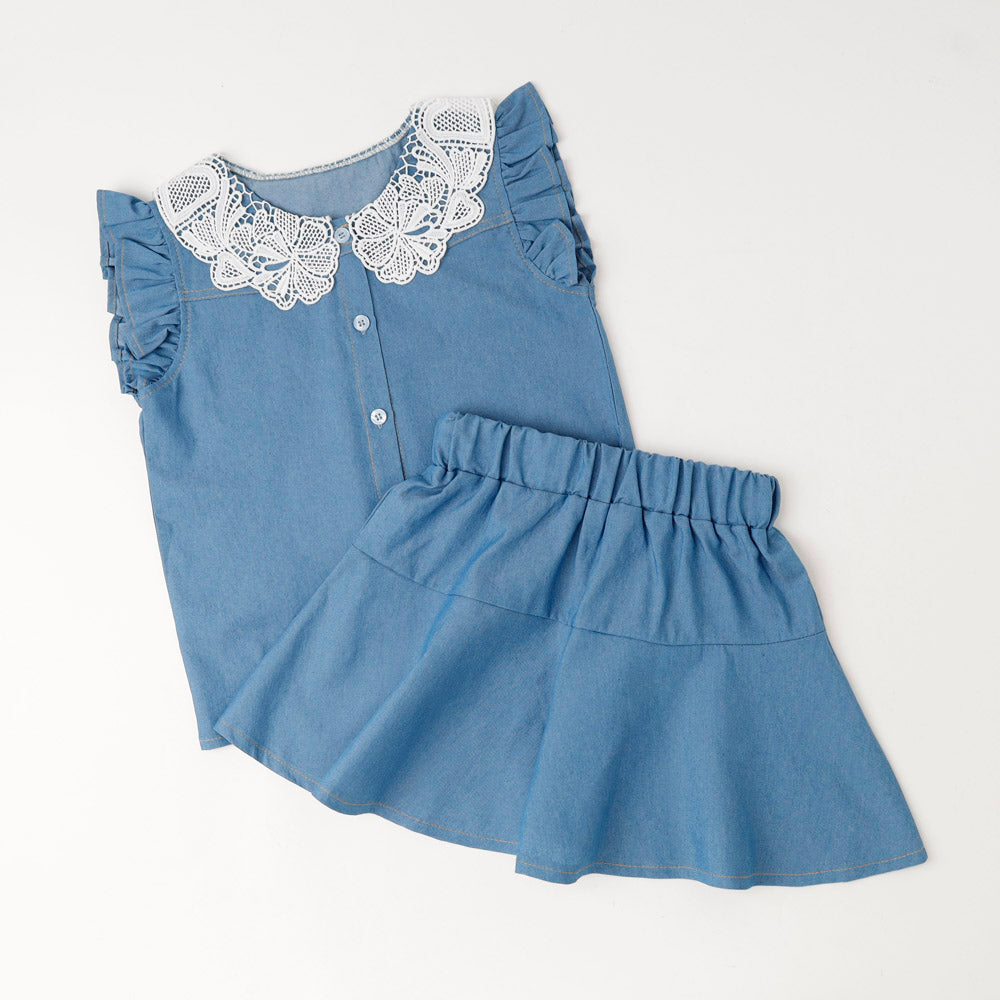 フリルカラーデザイントップス＋フレアショートパンツ