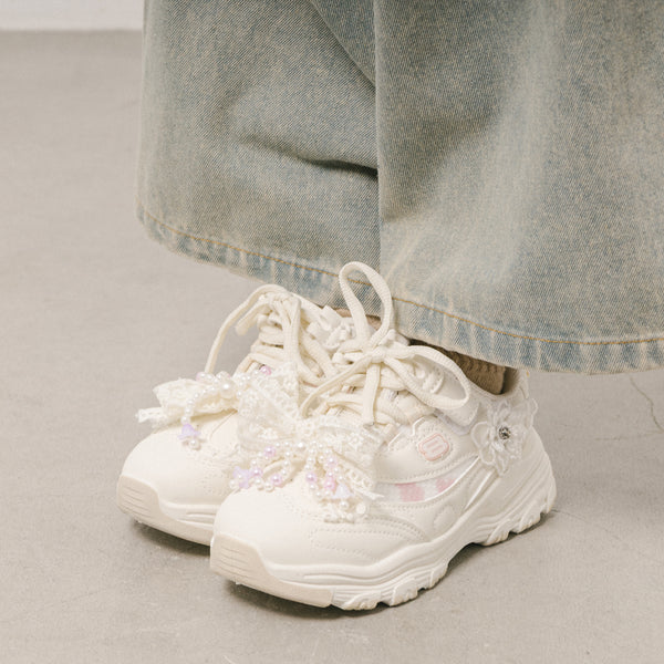 パールリボンチャーム付きベルトスニーカー