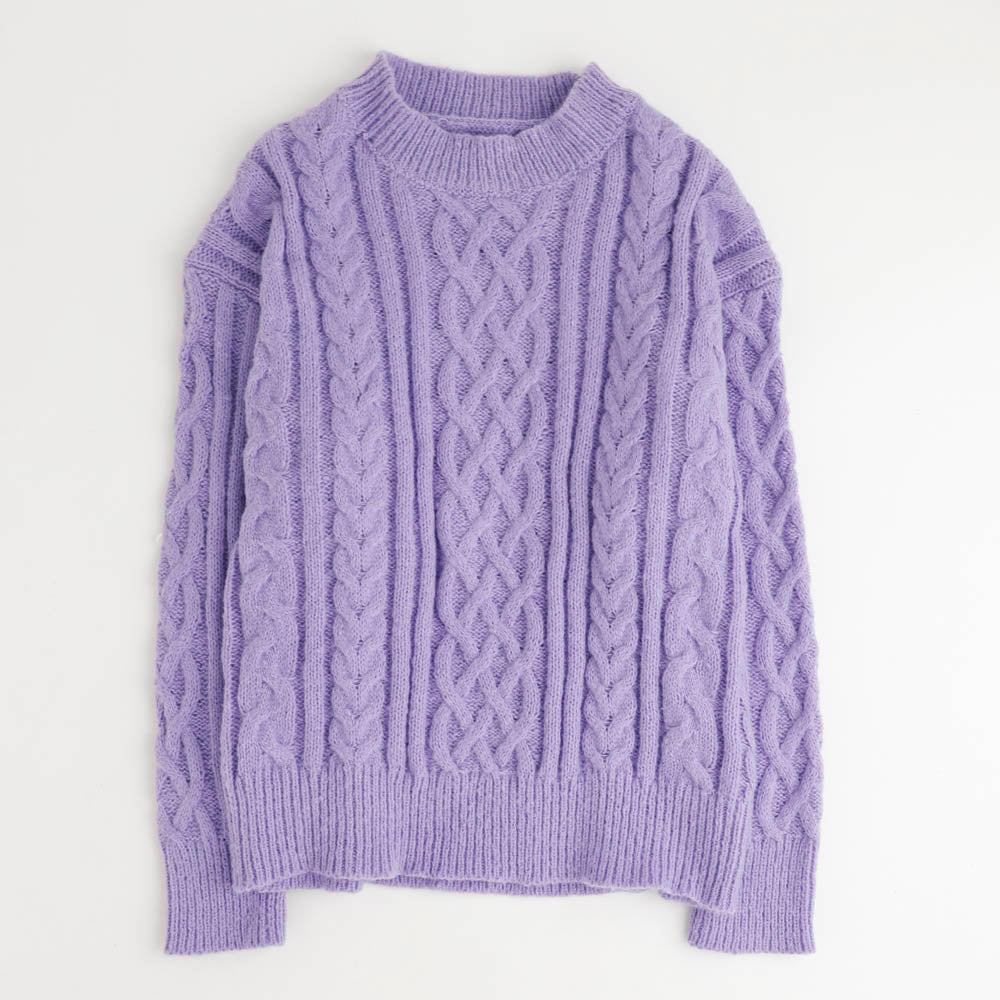 ケーブル編みニットプルオーバー