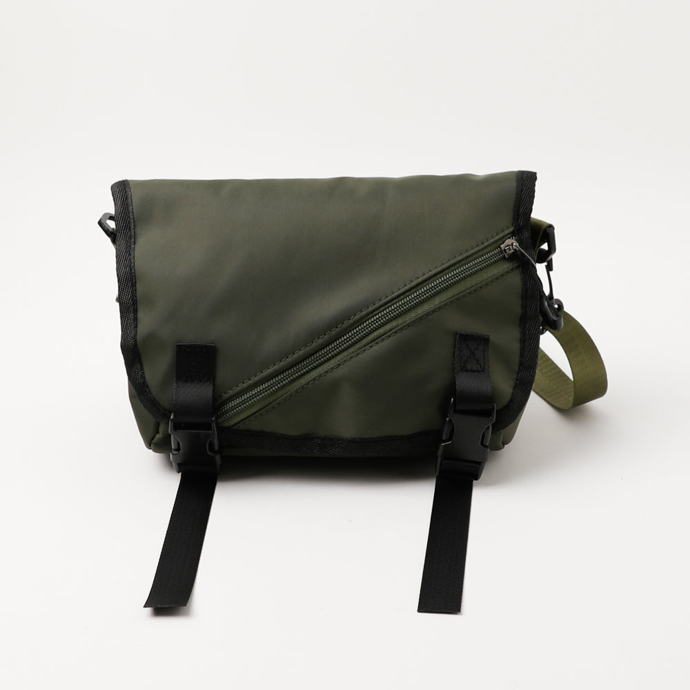 フロントベルトデザインスクエアショルダーバッグ