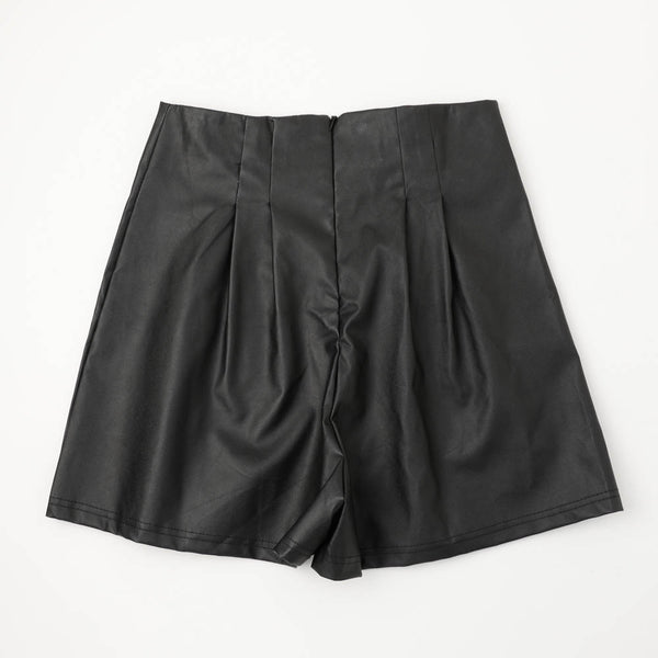 フェイクレザーショートパンツ