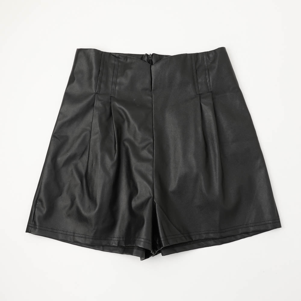 フェイクレザーショートパンツ